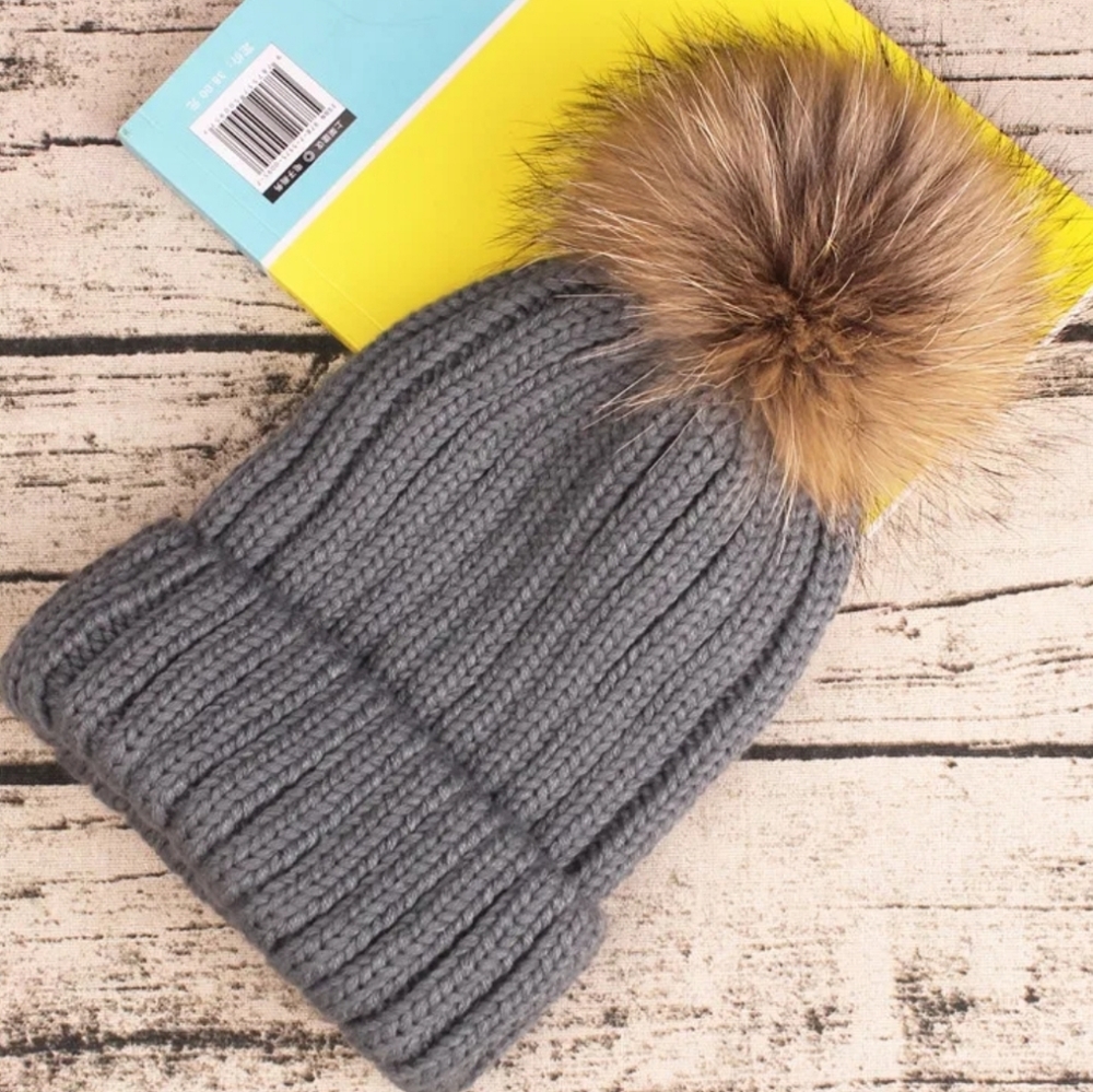 Beanie pom pom